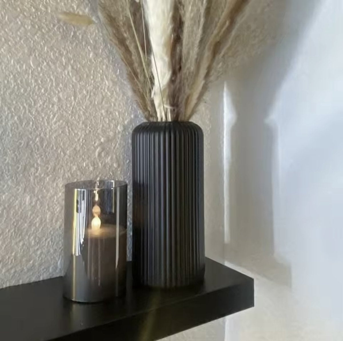 Luxurious Black Vase - Modern Vase - Modern Style - Home Furnishings - Chic - Classic Style - Matte Black Interior - Matte Black Interior - Modern Interior - Classic Model - Vase - Flower Vase - Chic Flower Vase