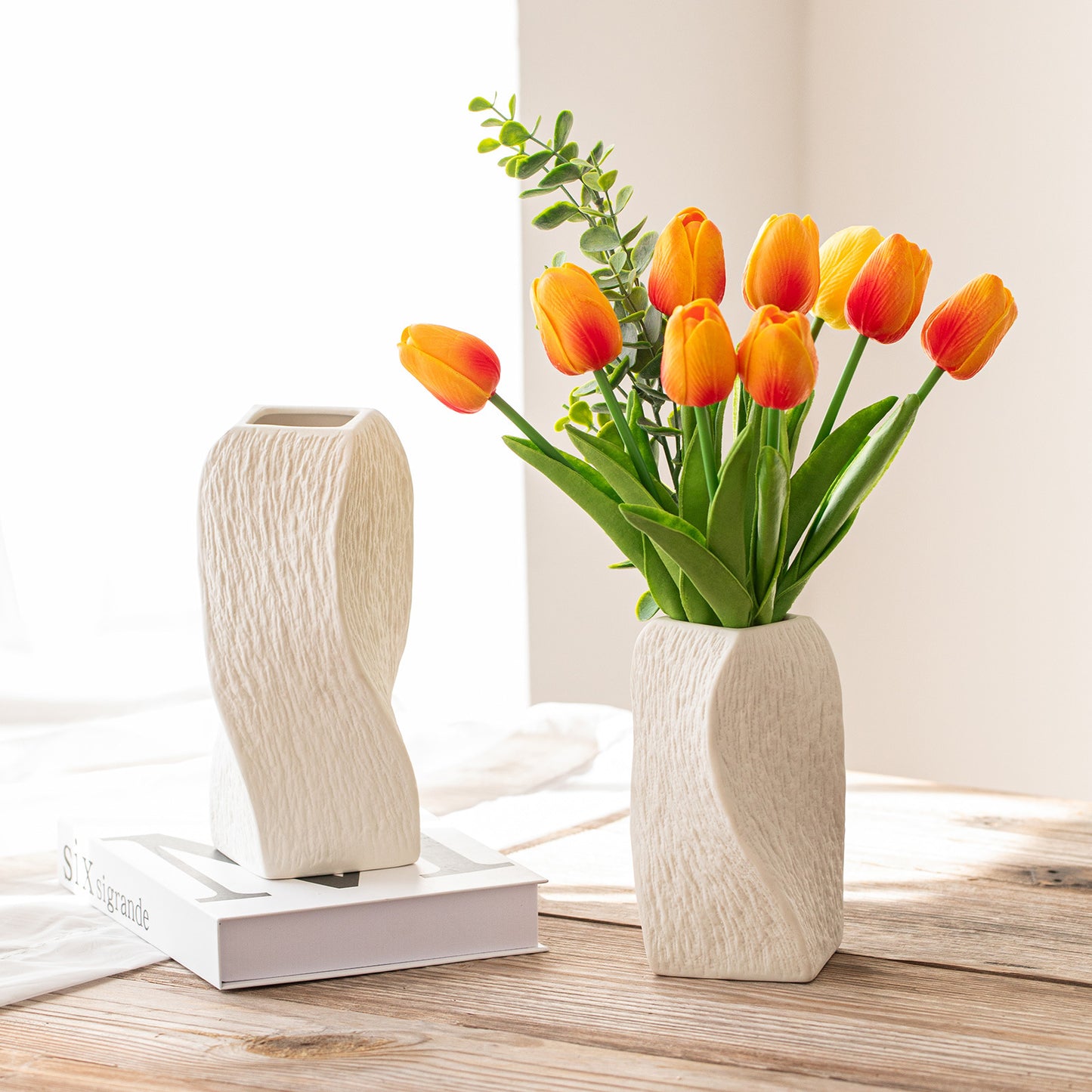 Abstract Twisted Ceramic Vase – Minimalist Sculptural Flower Vase for Home Decor 20cm