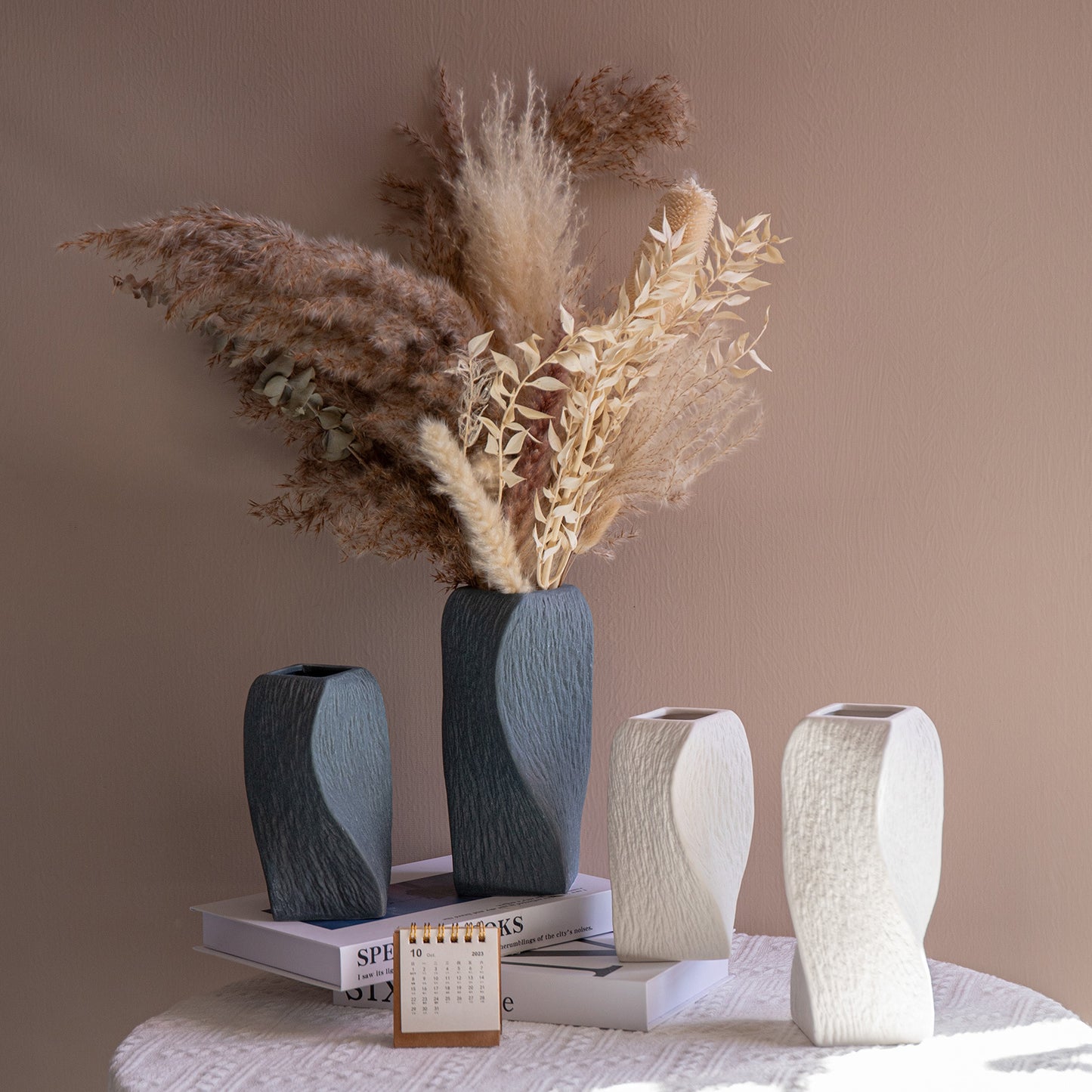 Abstract Twisted Ceramic Vase – Minimalist Sculptural Flower Vase for Home Decor 20cm